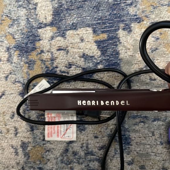 Henri Bendel Mini Hair Straightener - Picture 6 of 8